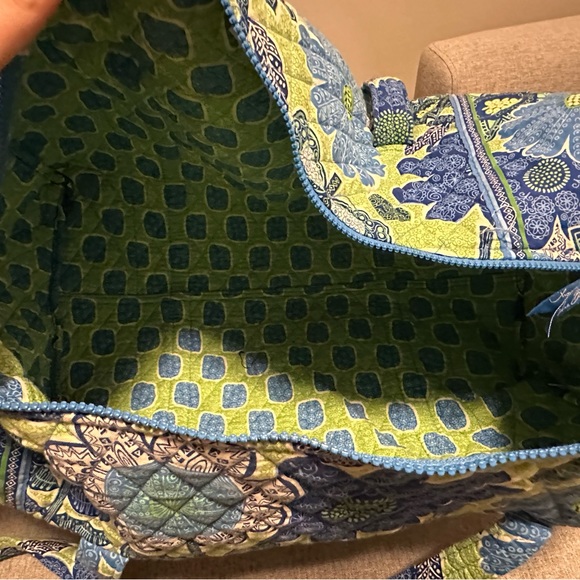 Large Vera Bradley Duffle Bag - Picture 4 of 9